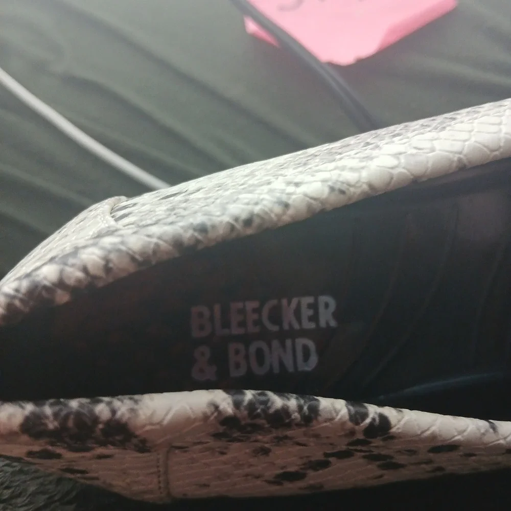 Bleecker & Bond Demi Loafers 6.5 Grey Snakeskin Buckle Flats Almond Toe